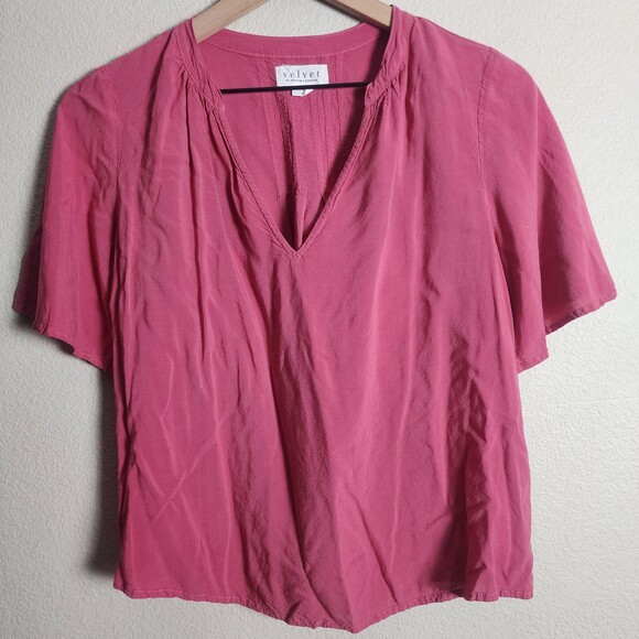 Velvet by Graham & Spencer Tops - Velvet By Graham & Spencer Blouse Womens Small Pink V Neck Short Sleeve Top